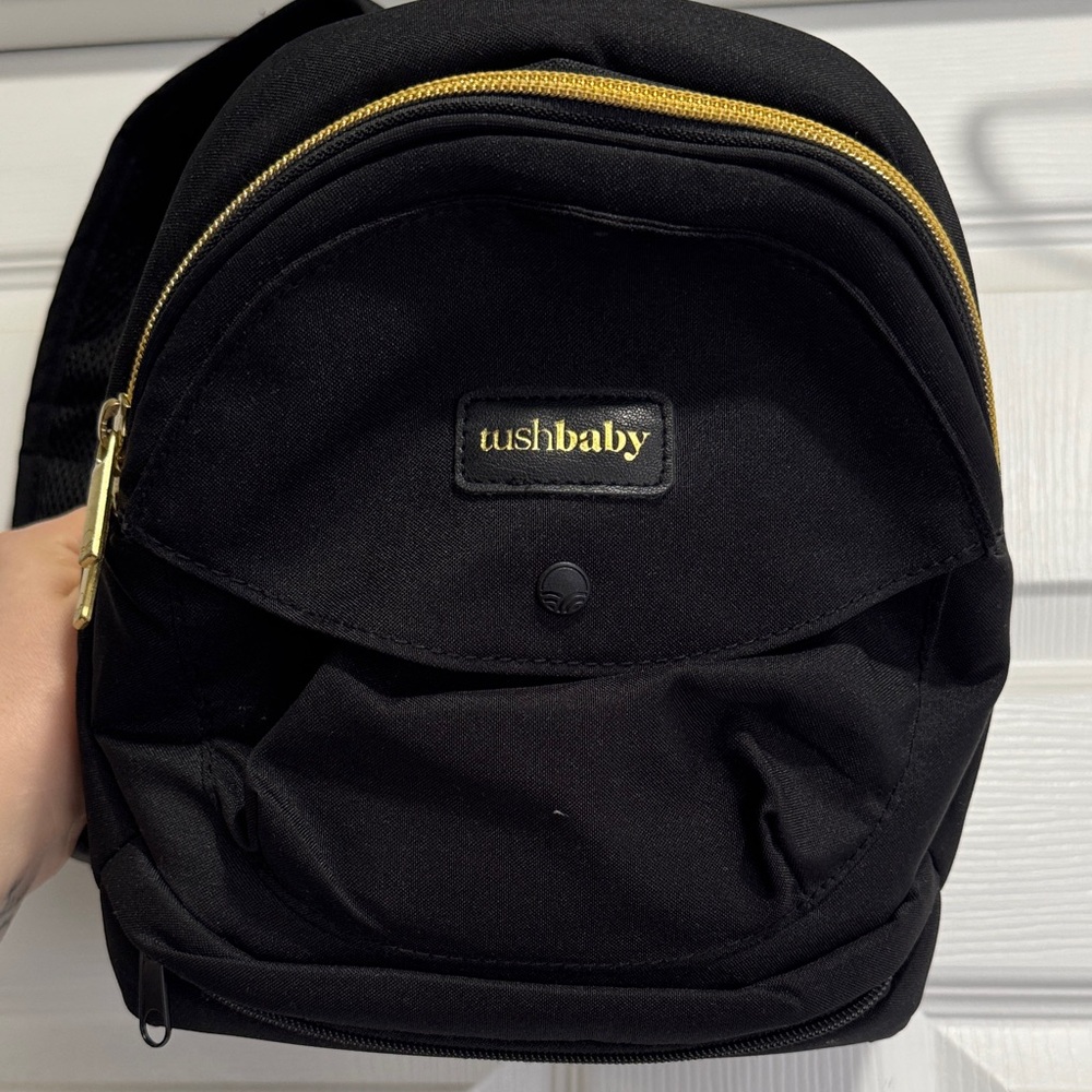 Tushbaby Hip Carrier Black with Gold Accents